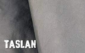 Kokraklar ustida porno